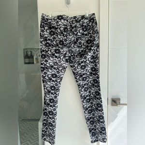 Black and white flowers AG size 31